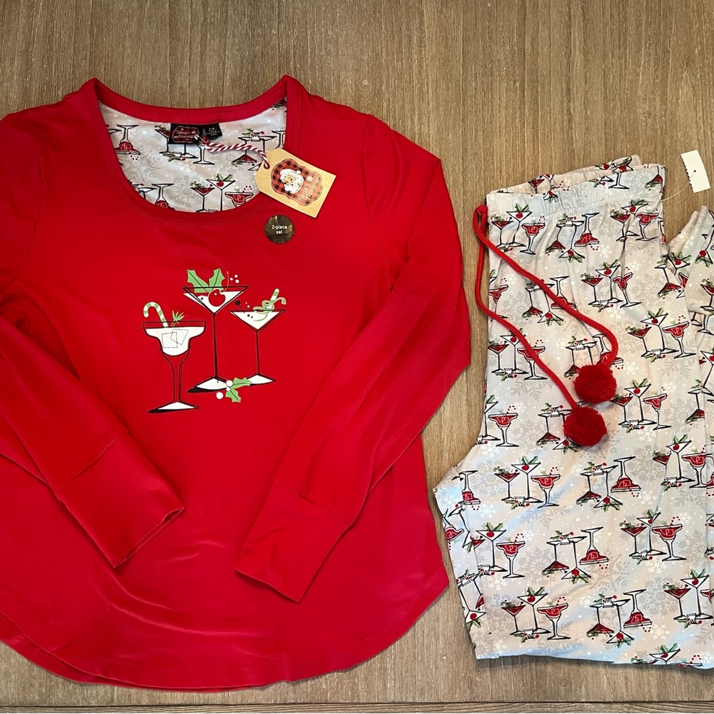 NWT! NEW Santa’s Treasures Womens Buttery Soft Holiday Cocktail Pajamas/Red Sz L